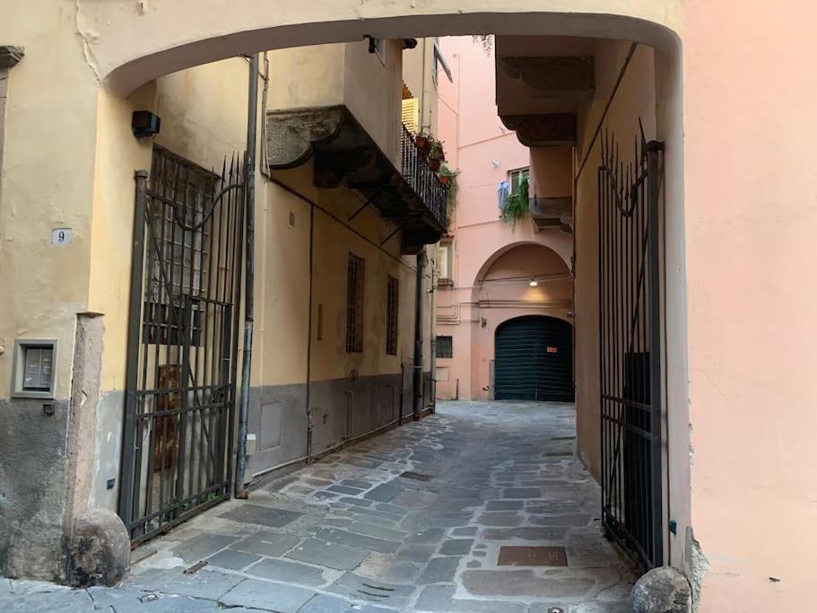Loft Moderno Ubicato Nel Centro Storico Di Lucca Apartment ภายนอก รูปภาพ