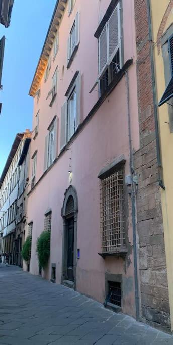 Loft Moderno Ubicato Nel Centro Storico Di Lucca Apartment ภายนอก รูปภาพ